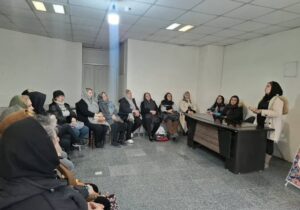 برگزاری دورهمی نقد کتاب " میان سطرهای زندگی " با حضور شهروندان در پارک بانوان شمس تبریزی