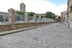 نصب موانع ترافیکی در کوچه حیدرزاده به منظور جلوگیری از پارک حاشیه ای خودروها