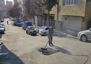 لکه گیری و چاله زدائی آسفالت معابر حوزه شهرداری منطقه ۱۰