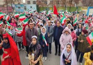 برگزاری جشن بزرگ انقلاب همزمان با دهه مبارک فجر در مدرسه مولوی و شهید باکری