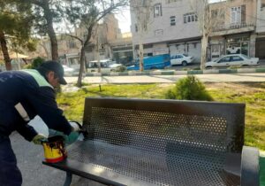 نوسازی و رنگ‌آمیزی مبلمان شهری منطقه ۴ تبریز در آستانه بهار