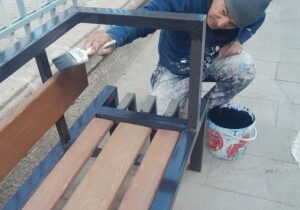 رنگ آمیزی مبلمان شهری در محدوده شهرداری منطقه ۸