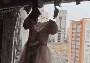 پیراهن صورتی اکلیلی که هرگز پوشیده نشد