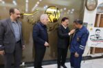 نشان افتخار بر سینه سیمبانان شرکت توزیع نیروی برق تبریز