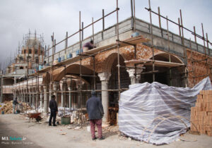 شروع عملیات نصب درب وپنجره های  سنتی عمارت کلاه فرنگی