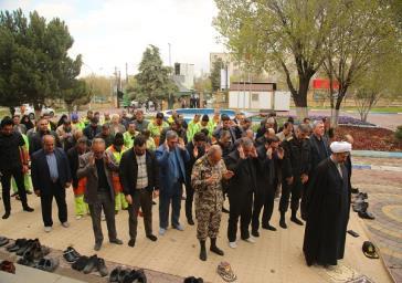 برپایی نماز وحدت و همبستگی در محوطه باز