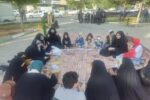 دورهمی شاد کودکان در میدان انقلاب