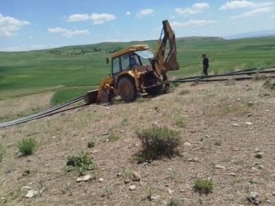 توسعه زیرساختهای آبرسانی در سه روستای شهرستان میانه؛ اجرای بیش از ۳۰۰۰ متر خط انتقال و توزیع آب