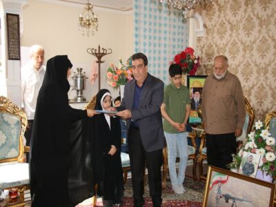 دیدار شهردار منطقه ۴ با خانواده شهید مهدی زمانی