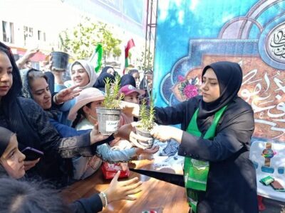 برگزاری همایش پیادهروی غدیر و اهدای گلدانهای گل به شهروندان توسط شهرداری منطقه ۷ تبریز