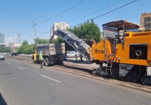 ساماندهی و آسفالت تراشی در مسیر تقاطع گلکار تا اول خیابان ۷ تیر (لاین کندرو) به متراژ ۹۰۰ متر