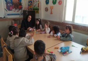 پرورش خلاقیت کودکان در فرهنگسرای شهید بهشتی با برگزاری کلاس‌های مهارت‌آموزی کاردستی