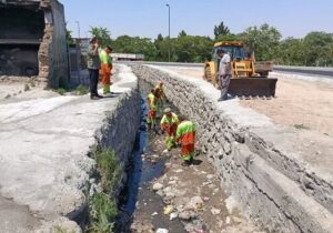 عملیات پاکسازی و لایروبی کانال توفیقی در منطقه ۷ تبریز