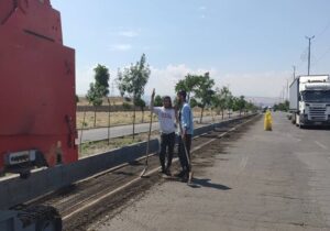 آغاز آسفالت اساسی حدفاصل پل آجی چای روگذر قراملک تا سه راه فرودگاه