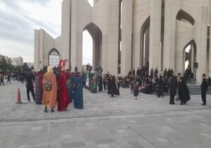 شبیهخوانی تاسوعای حسینی با مشارکت هیئت عزاداران اردبیل در مجموعه مقبرهالشعرا تبریز