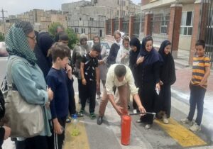 برگزاری کارگاه آموزش استفاده از کپسول آتشنشانی ویژه بانوان و کودکان در فرهنگسرای شهدای لاله عباسی