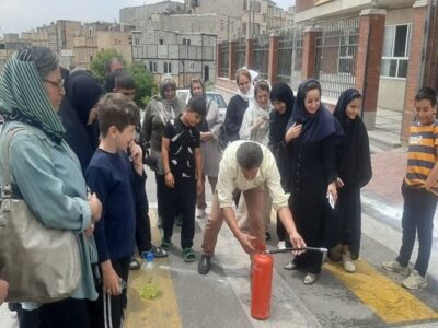 برگزاری کارگاه آموزش استفاده از کپسول آتشنشانی ویژه بانوان و کودکان در فرهنگسرای شهدای لاله عباسی