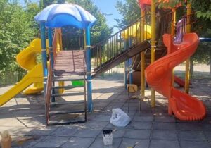 نوسازی و بازسازی وسایل بازی کودکان در بوستان‌های سطح منطقه ۸