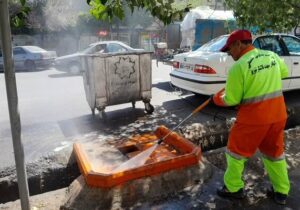 تداوم شست‌وشو و گندزدایی باکس‌های پسماند و جوی‌های تبریز