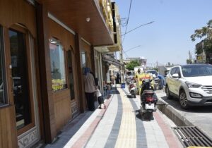 کفسازی ۳۲۵۰ مترمربع از پیاده‌روهای مسیر خیابان آخماقیه
