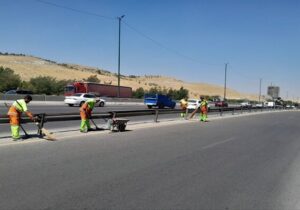 پاکسازی اتوبان شهیدکسائی توسط شهرداری های نواحی سه گانه منطقه ۲