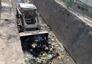 انجام پاکسازی پنج کانال توسط شهرداری منطقه ۲
