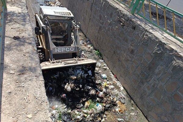 انجام پاکسازی پنج کانال توسط شهرداری منطقه ۲ انجام پاکسازی پنج کانال توسط شهرداری منطقه ۲