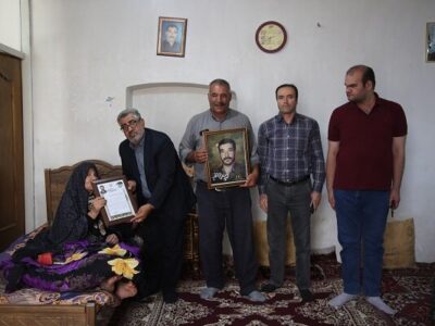 تجلیل مدیران شهرداری منطقه ۷ تبریز از خانواده شهید صمد دریغ آخماقیه