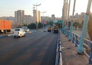 آسفالت ریزی یک هزار تنی لاین شرقی پل کابلی