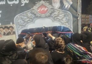 برپایی ایستگاه صلواتی شهرداری منطقه ۸ در میدان ساعت تبریز