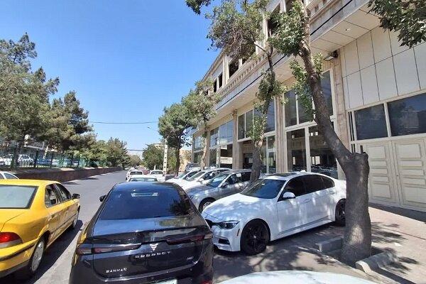 تشکیل گشت مشترک برای رفع سد معبر نمایشگاههای خودرو در تبریز تشکیل گشت مشترک برای رفع سد معبر نمایشگاههای خودرو در تبریز
