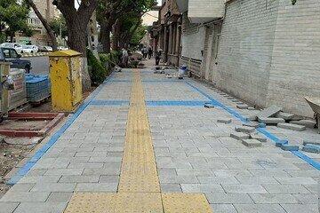 اصلاح و مرمت سنگفرش‌های شکسته پیاده‌راه تربیت