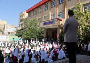 برگزاری جشن هفته دفاع مقدس در مدرسه شهید حسینزاده