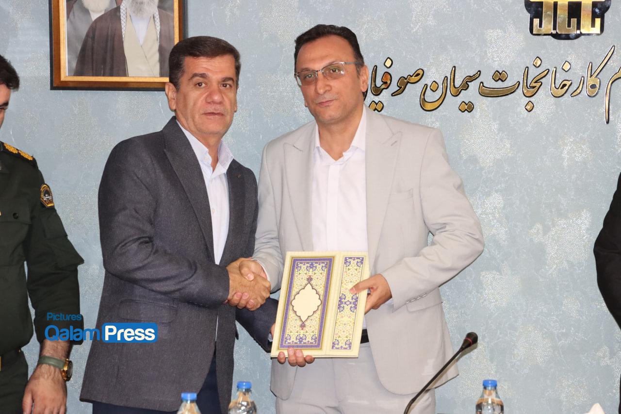 تجلیل از نقش مشاور ستاد پشتیبانی جنگ در حمایت از صنعت و تولید آذربایجانشرقی تجلیل از نقش مشاور ستاد پشتیبانی جنگ در حمایت از صنعت و تولید آذربایجانشرقی