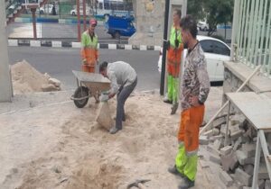 بهسازی تردد شهروندان با کف سازی پیاده رو کمربندی میانی توسط شهرداری منطقه ۲