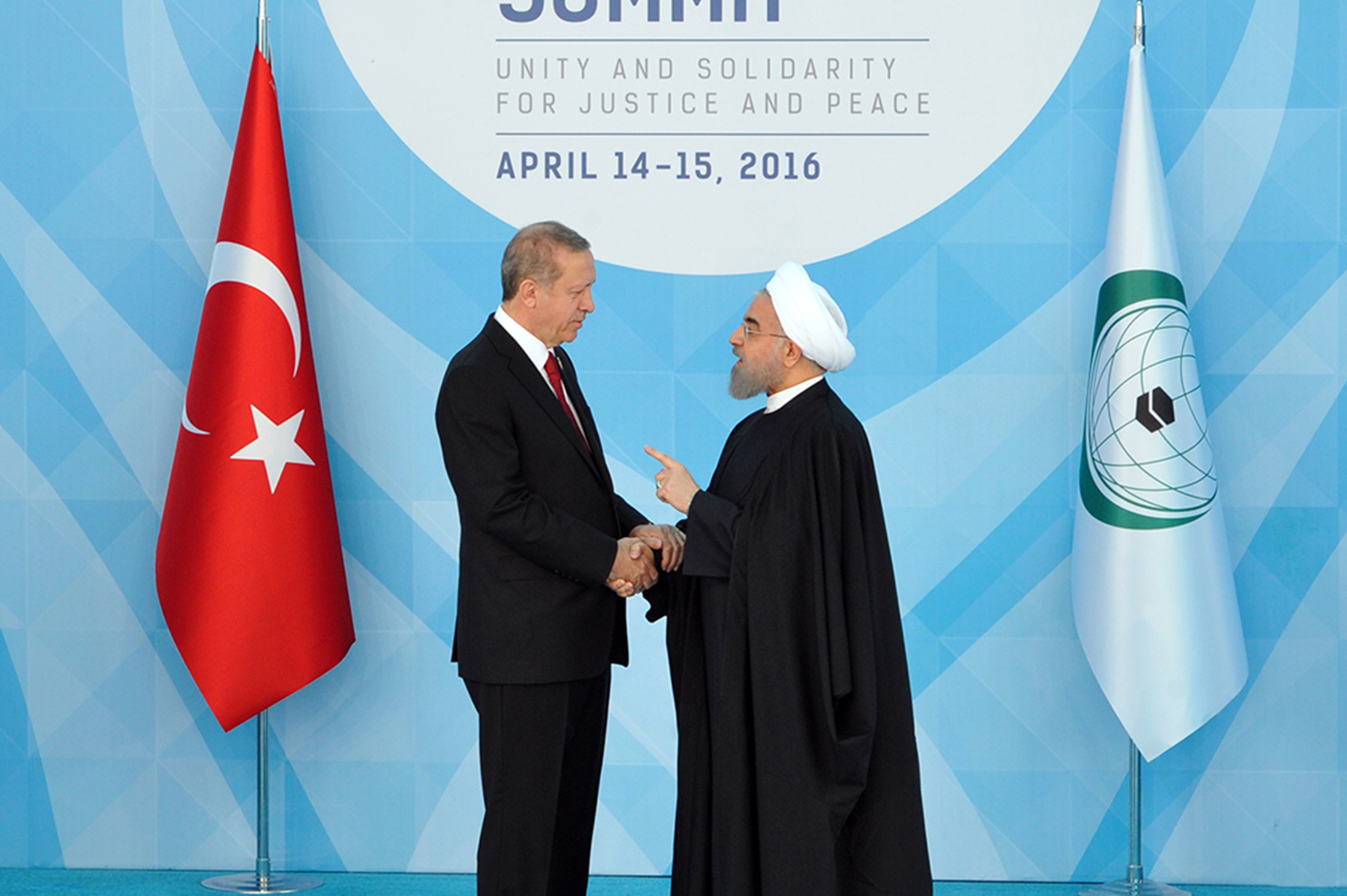 ماجرای عکس دکتر روحانی در دیدار با اردوغان که خبرساز شد / ژست پدر و پسری روحانی و اردوغان