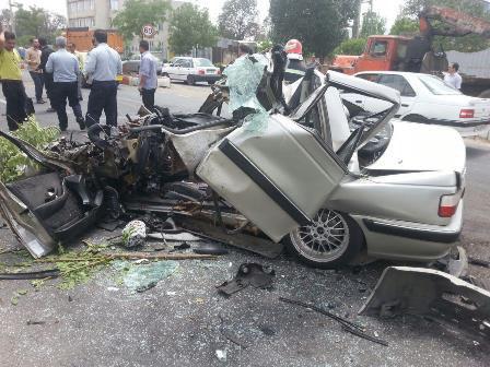 مصدومیت ۵ نفر در حادثه برخورد شدید دو دستگاه خودرو پرشیا و خاور + تصاویر