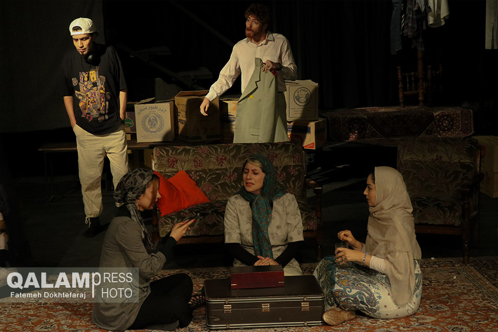 نمایش «آجی و کول» در تبریز به روی صحنه رفت + گزارش تصویری