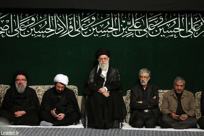 مراسم عزاداری در حسینیه امام خمینی(ره)با حضور رهبر معظم انقلاب شام غریبان برگزار شد