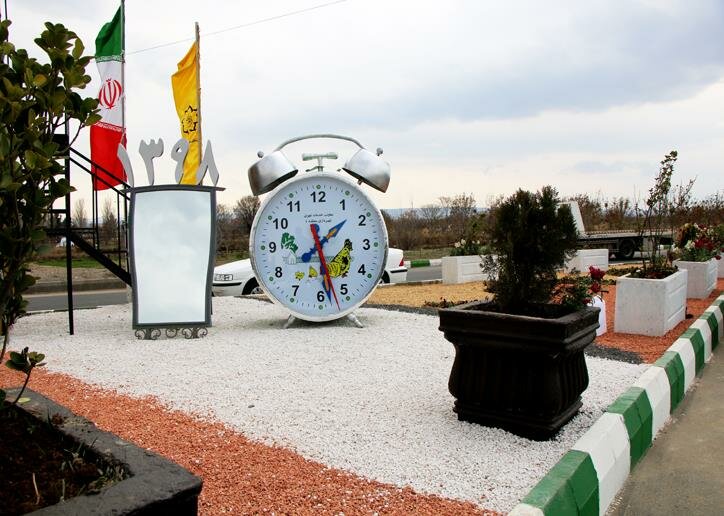 نصب المان سنتی ساعت و آئینه در ستاد نوروزی شهرداری منطقه۴