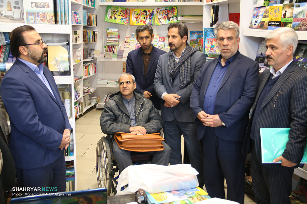 روز کتاب خوانی و دیدار از کتابفروشی های تبریز