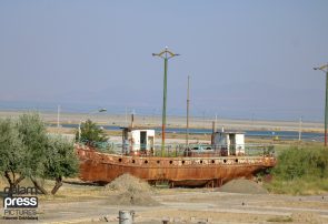 سایت انتخاب: بازی با جان دریاچه ارومیه / آیا سیاست‌های دولت، ۵ درصدِ باقیمانده از دریاچه ارومیه را هم می‌خشکاند؟