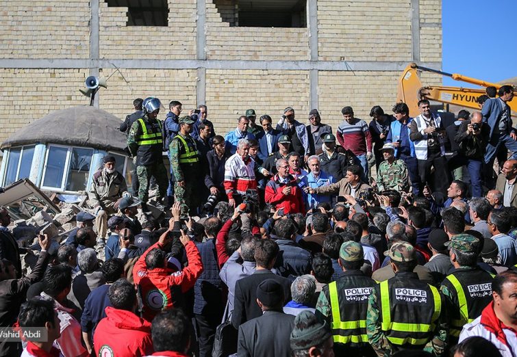 سخنرانی ترکی سخنگوی دولت در جمع مردم منطقه زلزله زده آذربایجان شرقی