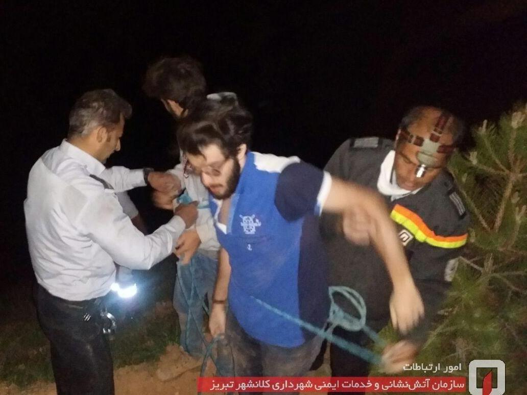 نجات دو شهروند گرفتار از پرتگاه کوه عون بن علی با تلاش آتش نشانان