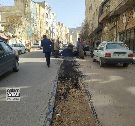 انجام لکه گیری آسفالت در سه مسیر حوزه منطقه ۱۰ تبریز