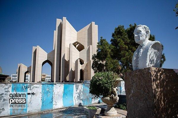 گلباران مقبره استاد شهریار همزمان با روز ملی شعر و ادب ایران