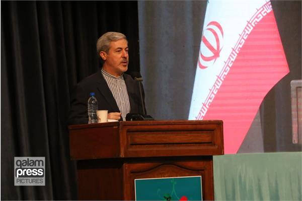 برگزاری جشنواره های فرهنگی و هنری در شهرستان ها از نمونههای تحقق عدالت فرهنگی است