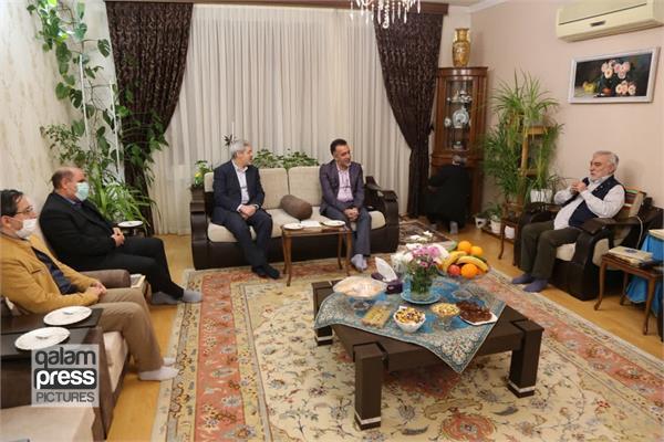 دیدار مدیرکل هنرهای نمایشی با پیشکسوت تئاتر استان