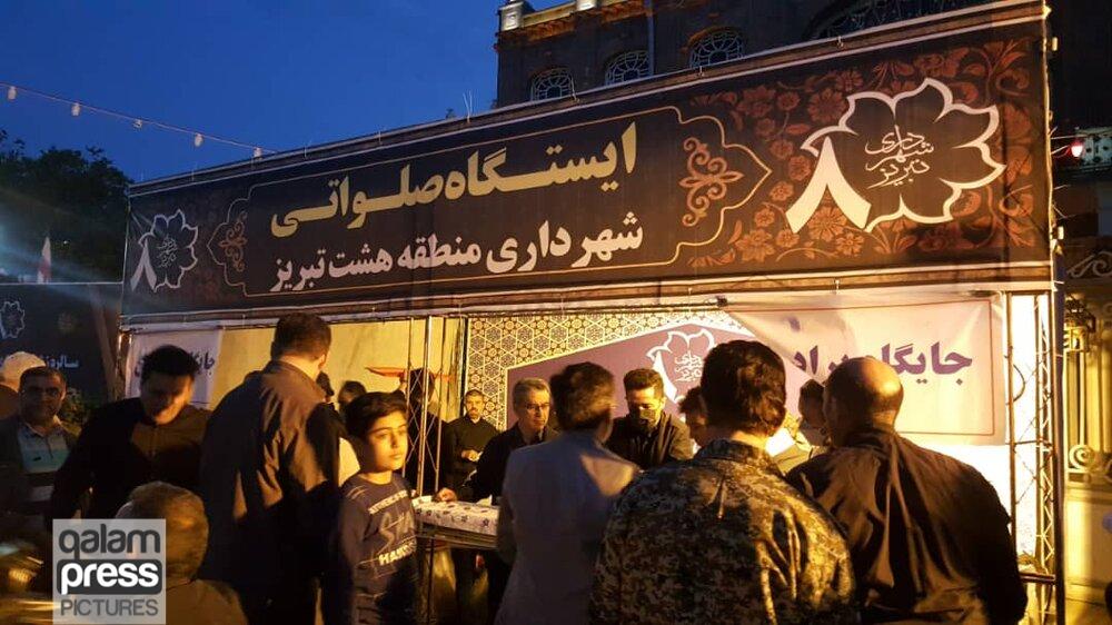 برپایی ایستگاه صلواتی به مناسبت شبهای قدر در میدان ساعت