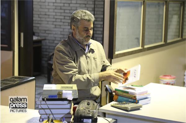 اهدای کتاب به امام جماعات‌ فعال مساجد استان